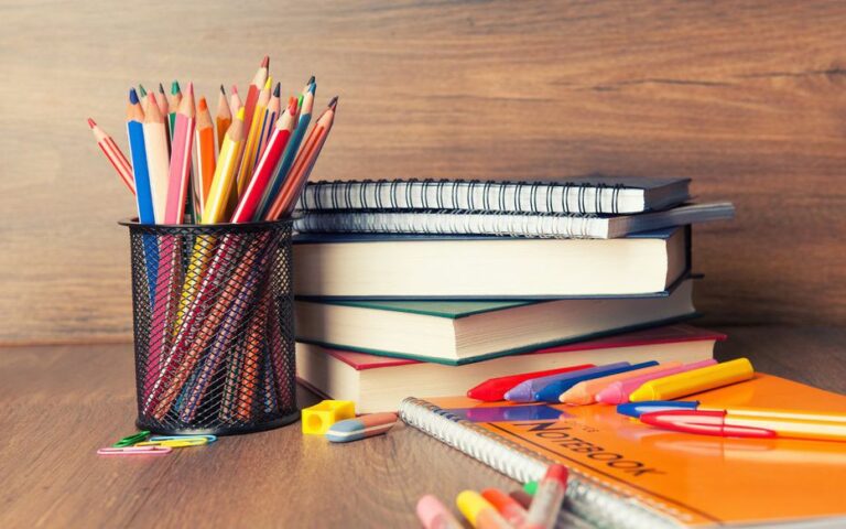 Fournitures et manuels scolaires